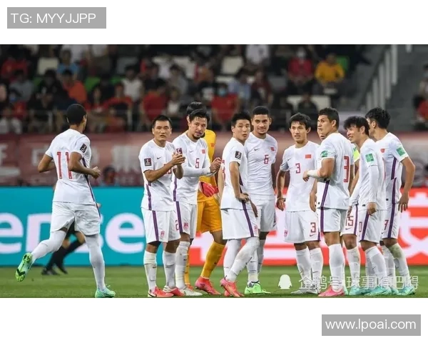 足球明星热身训练视频揭秘提升竞技状态的秘密技巧与训练方法 足球明星热身训练视频揭秘提升竞技状态的秘密技巧与训练方法